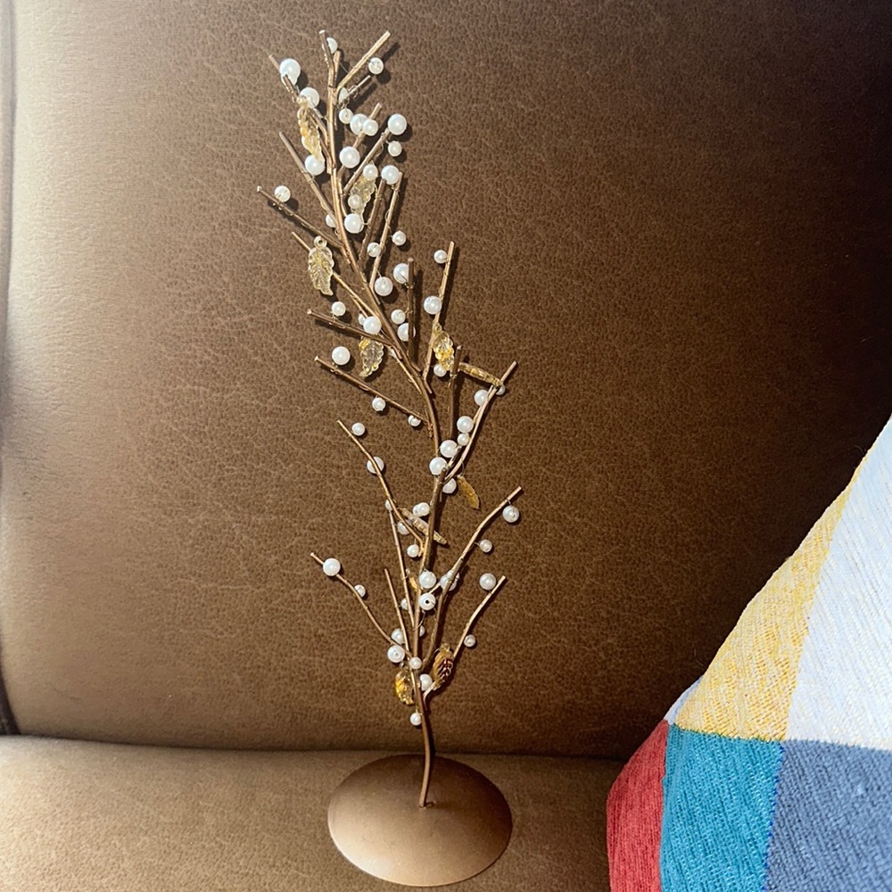 Home Decor Wire Tree with pearls and leaves